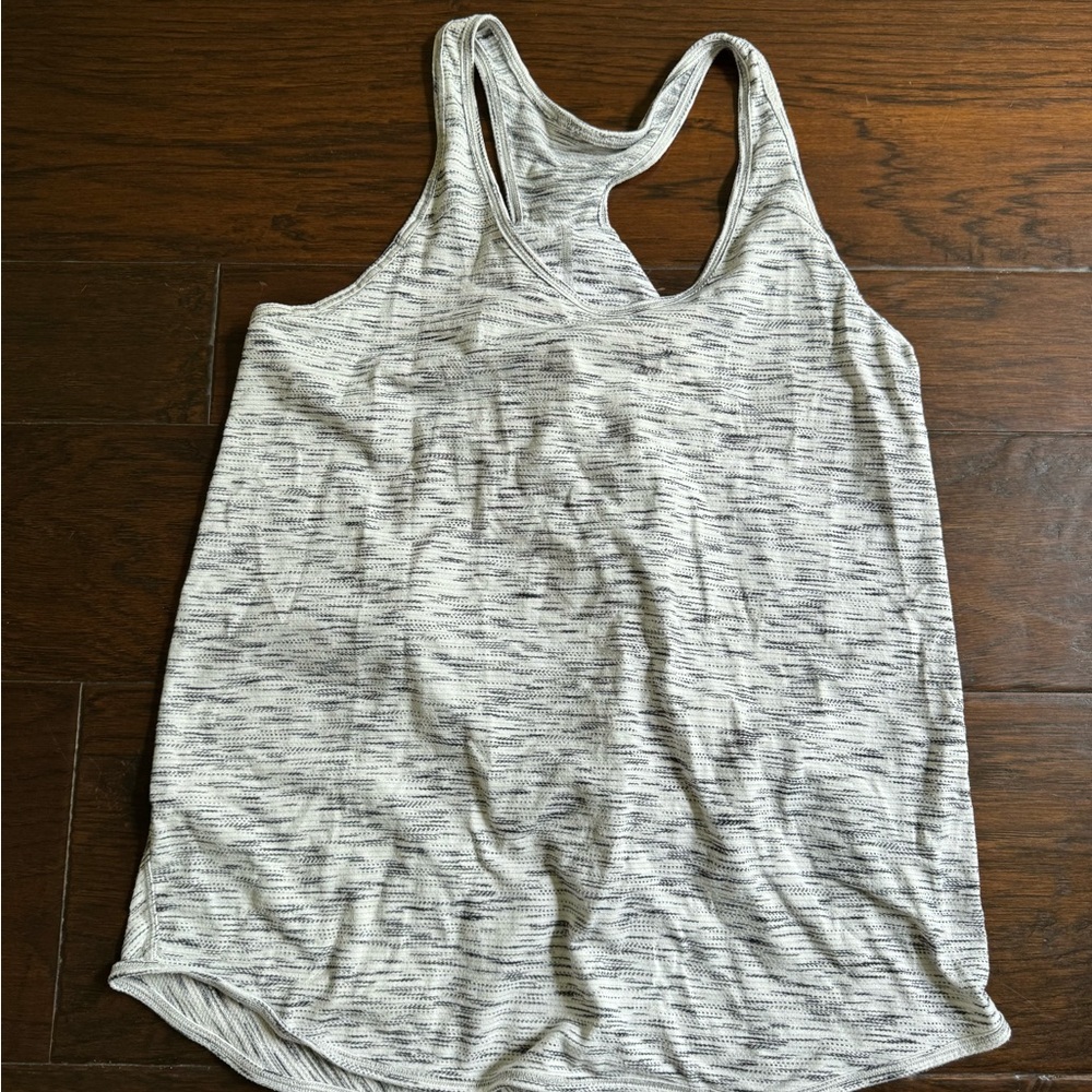 Lululemon Athletica Gray Tank Top with Breathable Fabric and Sleek Design